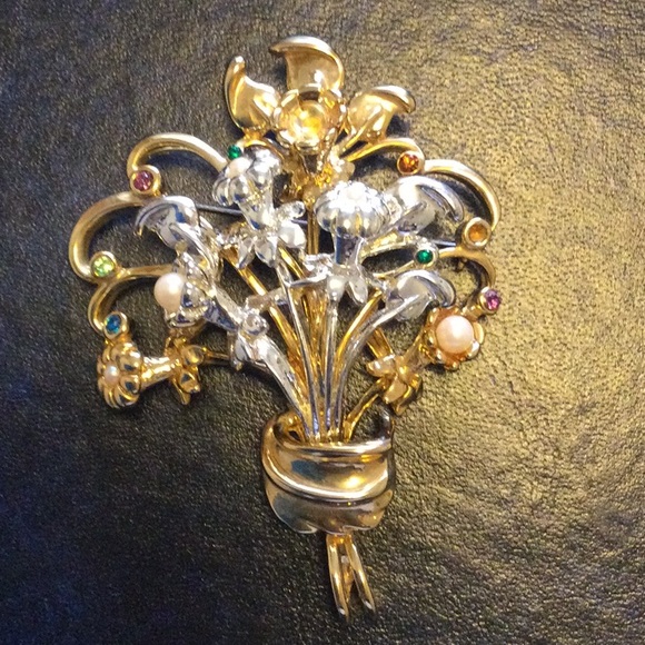 Jewelry - Bouquet brooch ** 3 for $15